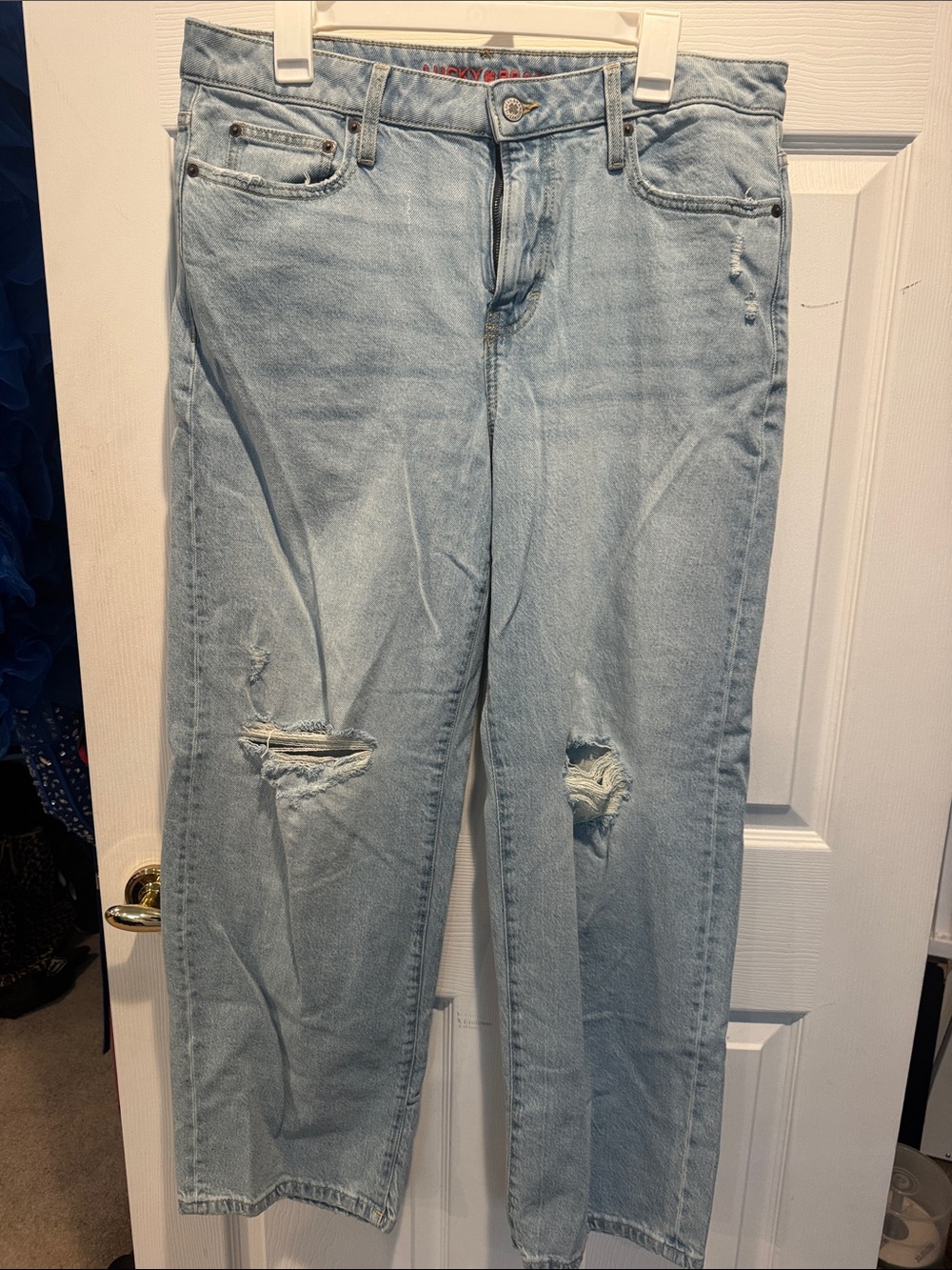 LUCKY BRAND women’s jeans  distressed Women's Jeans 12-31/L. The baggy